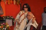 celebrates Durga Pooja in Mumbai on 12th Oct 2013